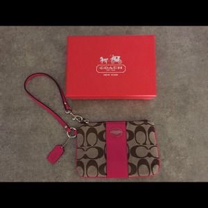 Coach wristlet , never used!!!