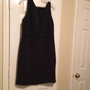 Adorable, sleeveless, piping accent, says class!