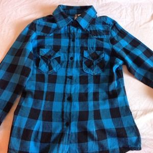 Black and blue checkered button-down plaid shirt