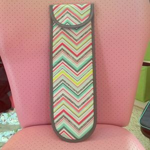 Thirty-One flat iron case