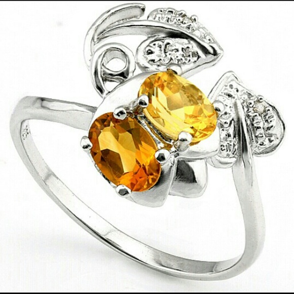 Ring: 0.90 CT Citrine & 2Pcs White Diamond