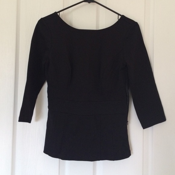 Black fitted top