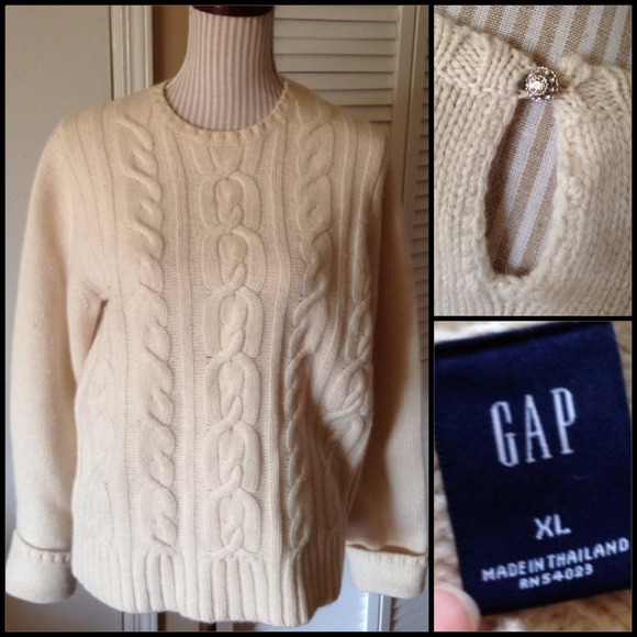GAP Sweaters - ✨LOWEST✨NWT GAP Cream Cable Knit Sweater