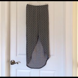 Front slit maxi-skirt