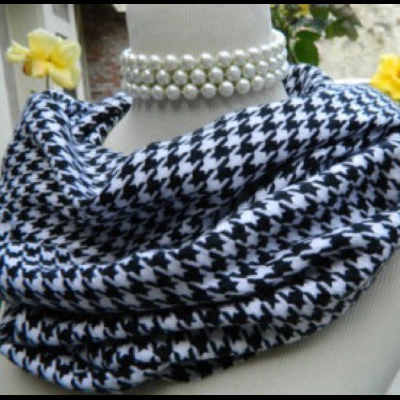 Accessories - SALE!❤️NWT Houndstooth Cashmere Scarf