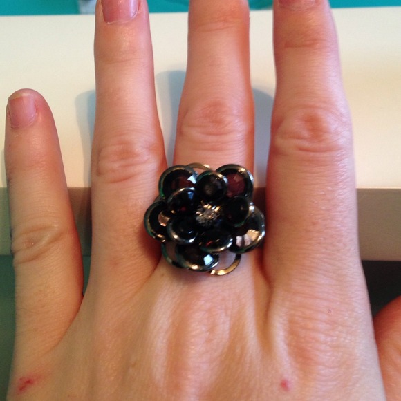Flower ring - Picture 2 of 2