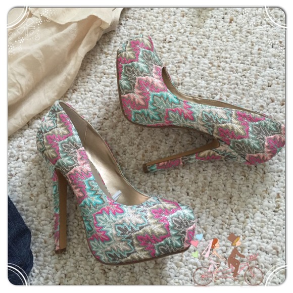 Multi Print Pumps️ w/A Hint Of Sparkle & Gleam. - Picture 3 of 4