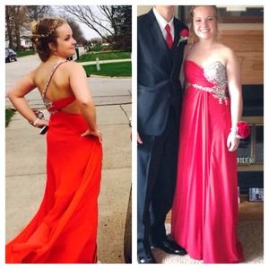 Selling size 2 prom dress! $175