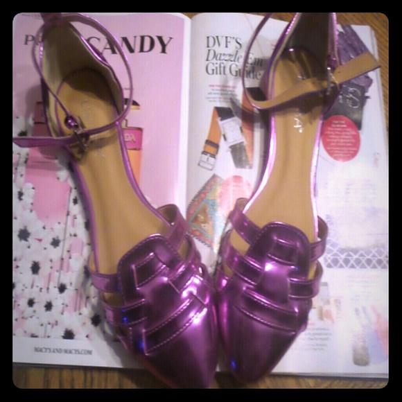 ????purple metallic flats!!!! Very cute!!????