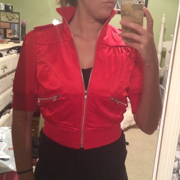 Red jacket! - Picture 4 of 4