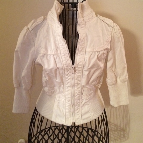 White blazer! - Picture 2 of 3