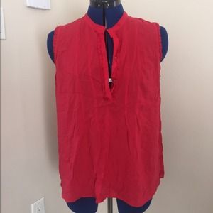 sleeveless red top