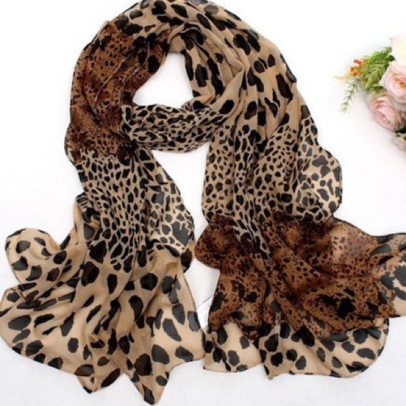 Accessories - NWT Mixed Media Leopard Scarf