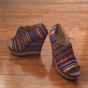 👠Steve Madden Wedges 🌟priced to sell🌟