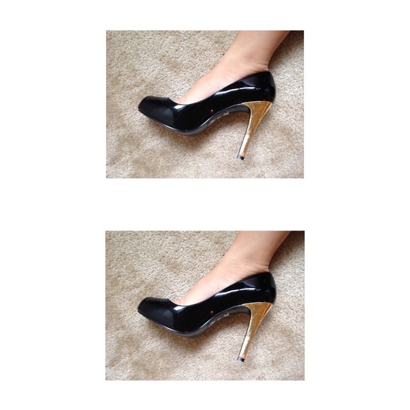 ✨GUESS Heels 4" Black & White ✨ - Picture 2 of 3