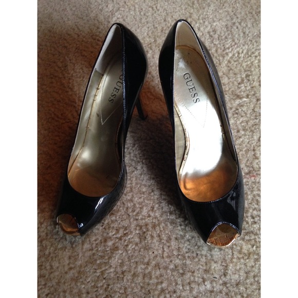 ✨GUESS Heels 4" Black & White ✨ - Picture 3 of 3