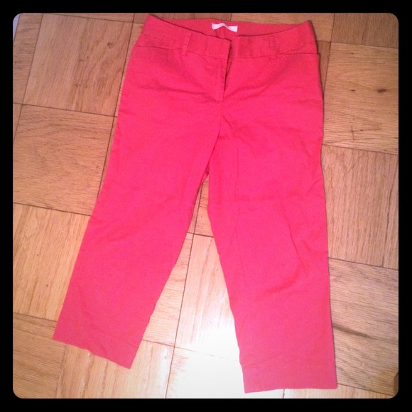 Salmon colored Anne Taylor Loft capris