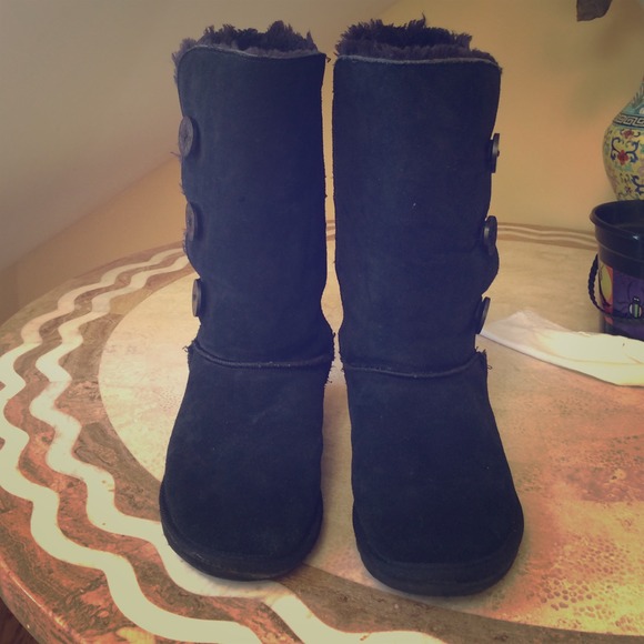 Black Bailey button uggs