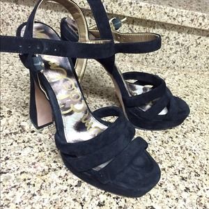 High heel shoes black