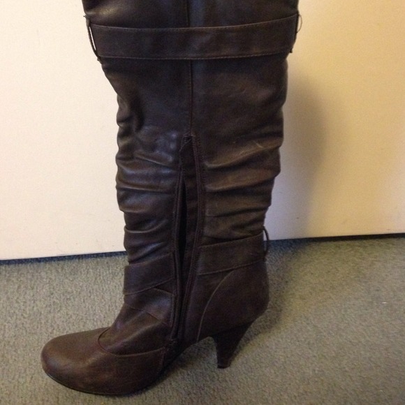 High boots! - Picture 3 of 4