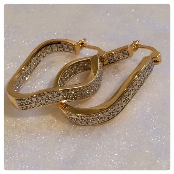 🎁Diamond Gold Plated Wavy Hoop Earrings🎁