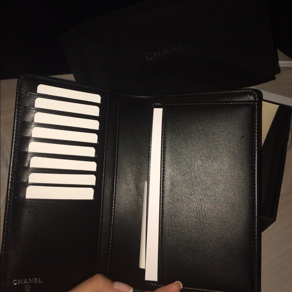 🚫SOLD🚫Authentic Chanel Boy Flap Calfskin Wallet - Picture 3 of 4