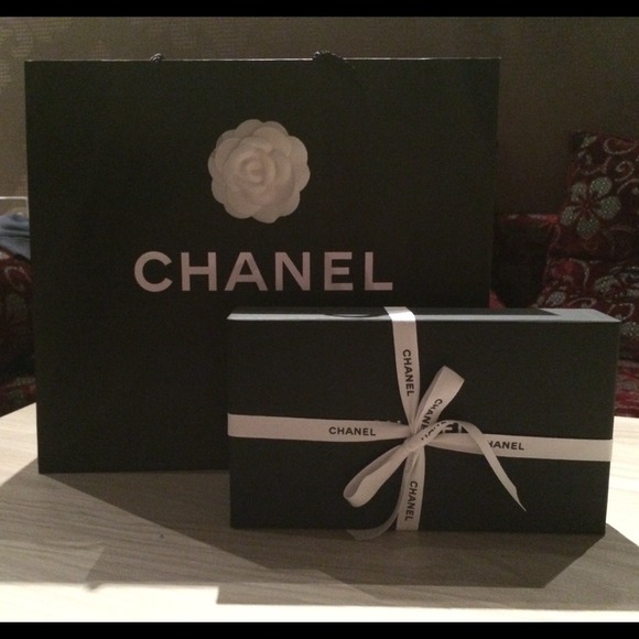 🚫SOLD🚫Authentic Chanel Boy Flap Calfskin Wallet - Picture 4 of 4