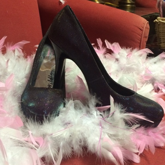 Pumps - Picture 2 of 4