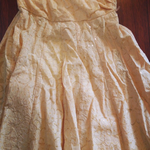 SOLD IN BUNDLE HP Vintage looking Creamy yellow - Picture 3 of 4