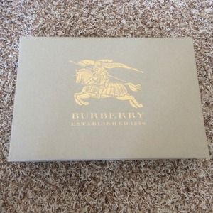 BURBERRY GIFT BOX