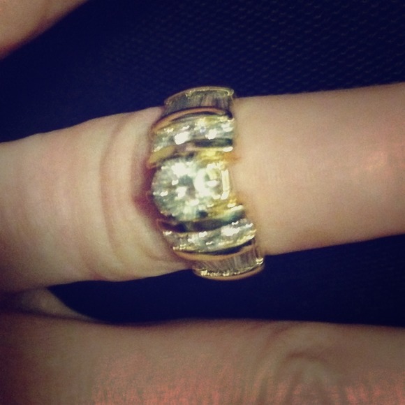 Wedding ring: 950 🅿️🅿️