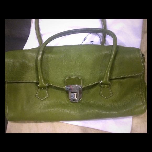 Green leather shoulder bag