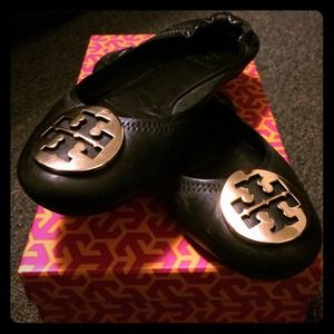 Tory burch's Reva flats in black