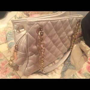 💕Pretty Medium Sized Metallic Purse💕