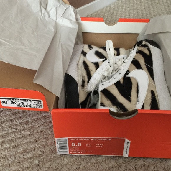 🚫SOLD🚫Nike Women's Zebra Blazers - Picture 4 of 4