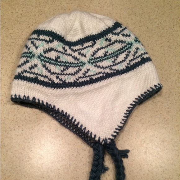 🚫SOLD🚫Columbia warm hat with braids