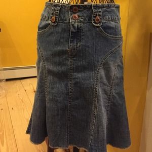 Amazing denim skirt!
