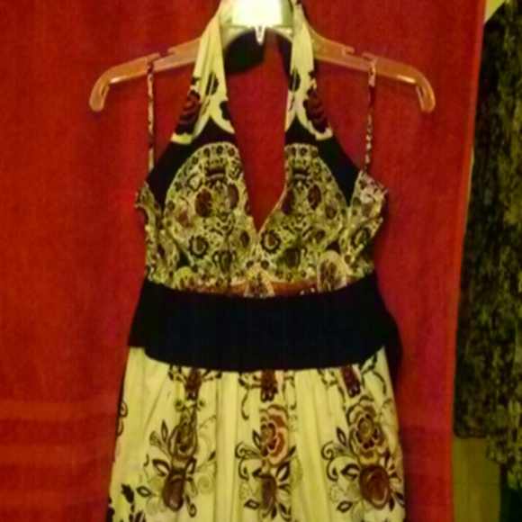 Adorable rue 21 halter dress!