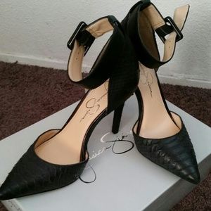 Jessica Simpson black pumps