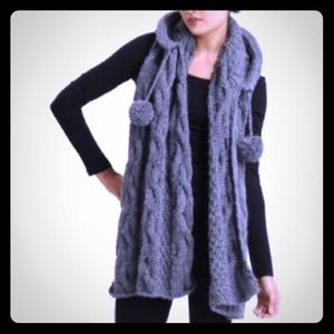 ⬇️ H81 Pom Pom Hooded Shawl