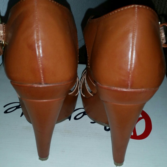 Sandal - Picture 2 of 3