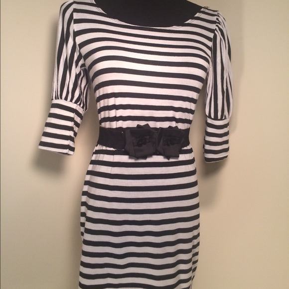 Black n' White stripes top or/ dress 🎄