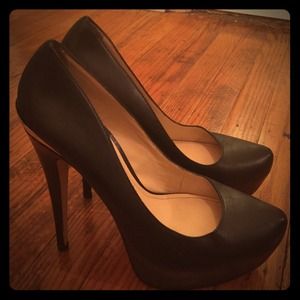 Black Pumps
