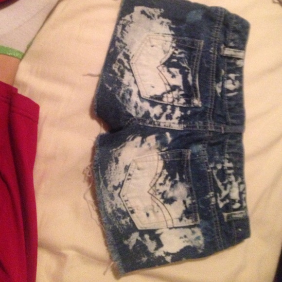 Shorts - Picture 3 of 3