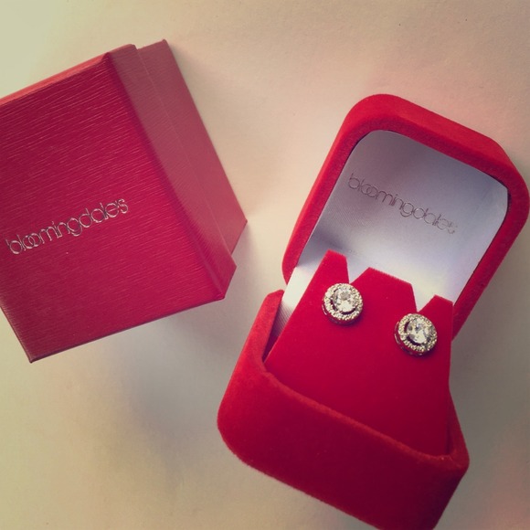 Bloomingdales Jewelry - ✨SALE✨Bloomingdales Cubic Circle Stud earring