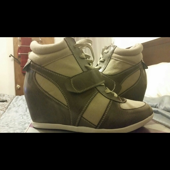 Wedge sneakers