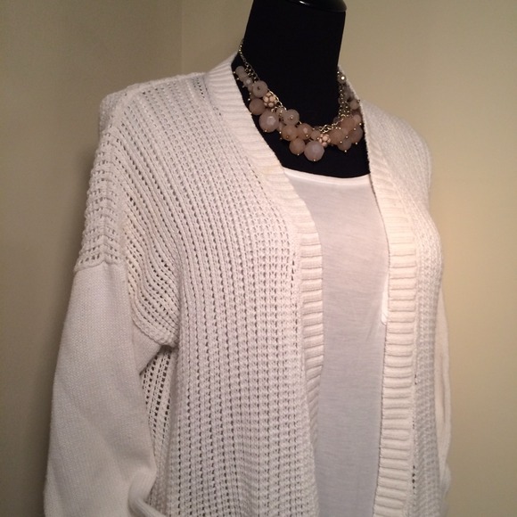 Cream-knit over-top sweater🎄