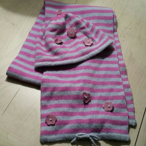 HAT AND SCARF SET.  ONE SIZE - Picture 1 of 4