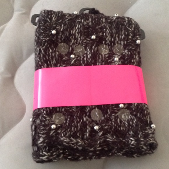 NWT B.J. pearls set-snood & beanie - Picture 3 of 3