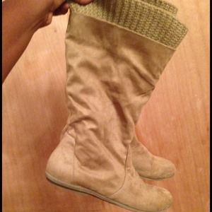 Suede boots